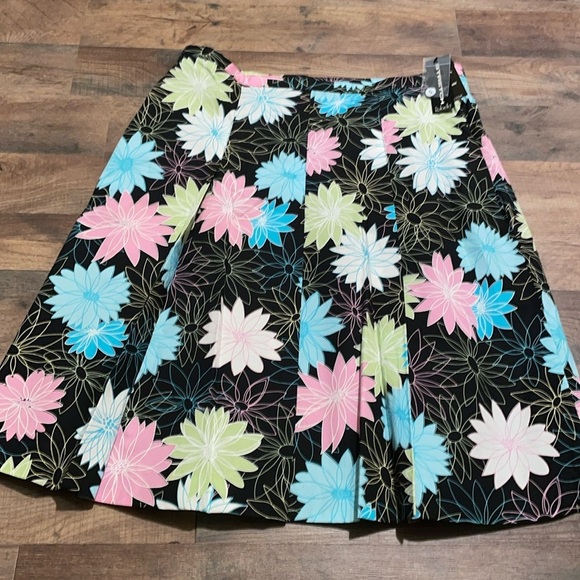 NWT Rafaella Skirt.  Size 16 - Picture 1 of 10